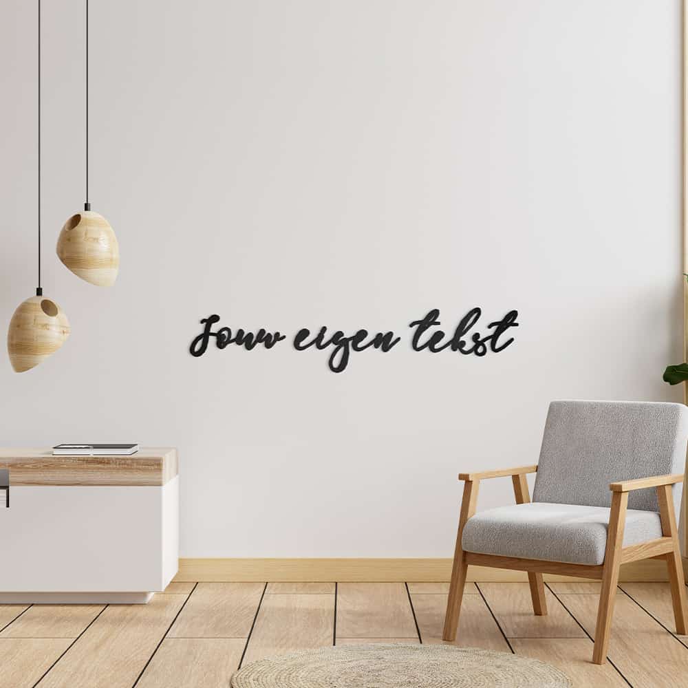 Metalen tekst op maat aan de muur