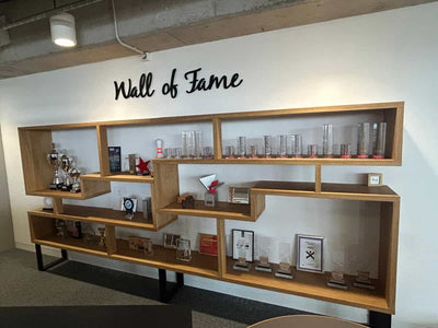 Reviewfoto van een metalen wandtekst van Kunst van Staal