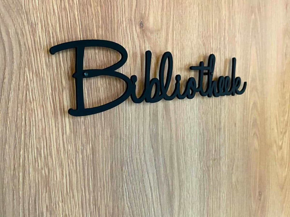 Metalen wandtekst op maat met het woord “Bibliotheek”