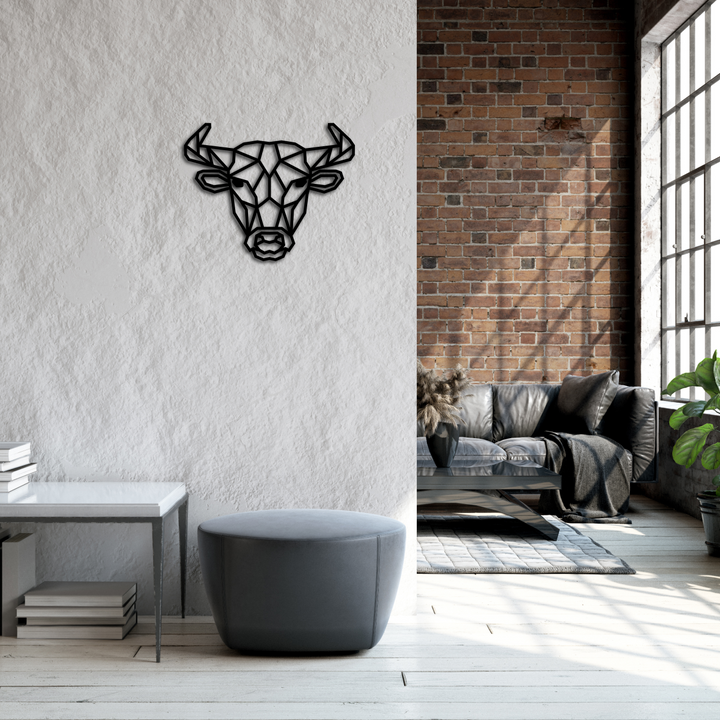 Geometrische metalen wanddecoratie van een stier, strak lijnenspel voor een eigentijds interieur