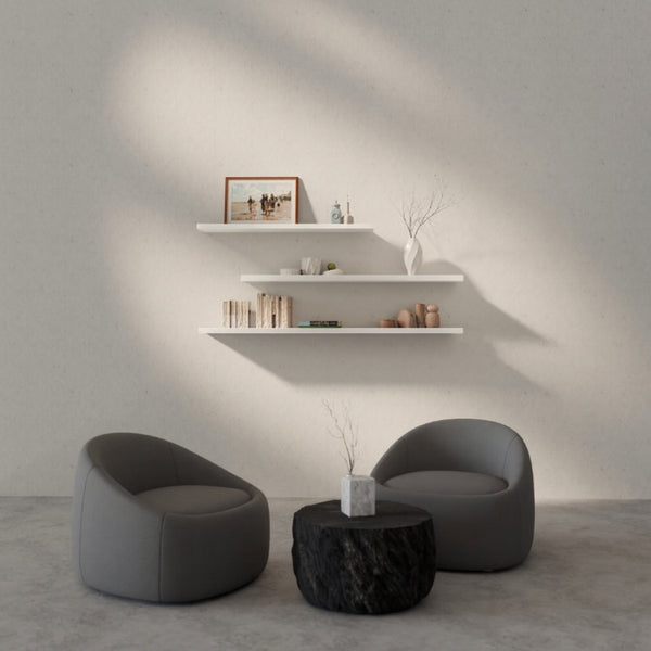 Witte wandplank als minimalistisch interieuraccent