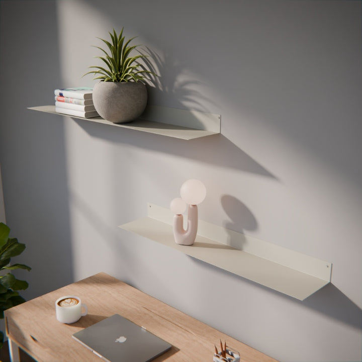 Grijze wandplank voor een zachte en neutrale wandstyling