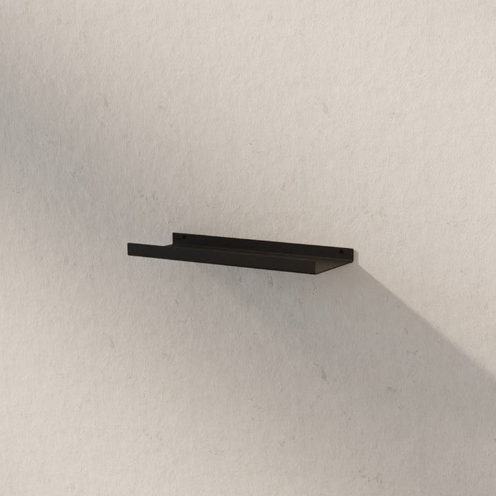 Metalen wandplank van 50 cm aan de muur gemonteerd